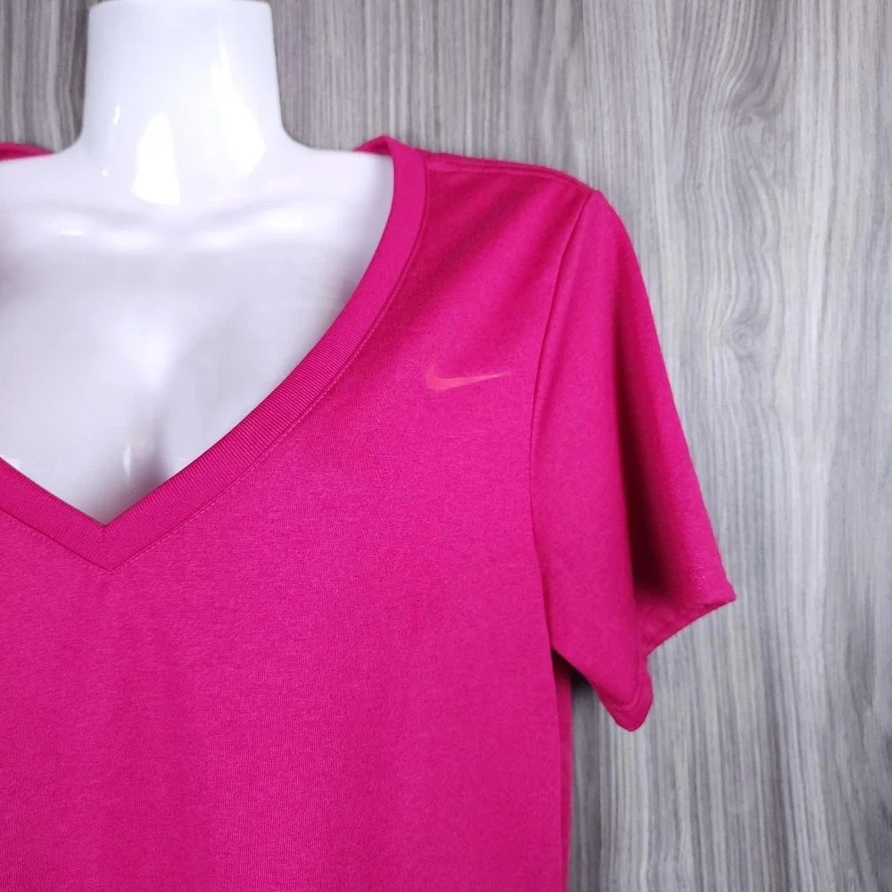 Nike Dri-Fit The Nike Tee Athletic Cut V-Neck Tshirt Size Small